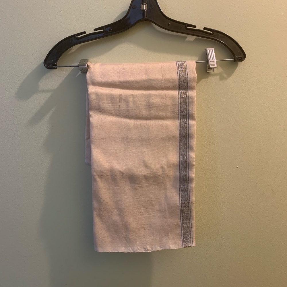🚨 SOLD 🚨 🎊 Cream Scarf w/ Embroidered Details